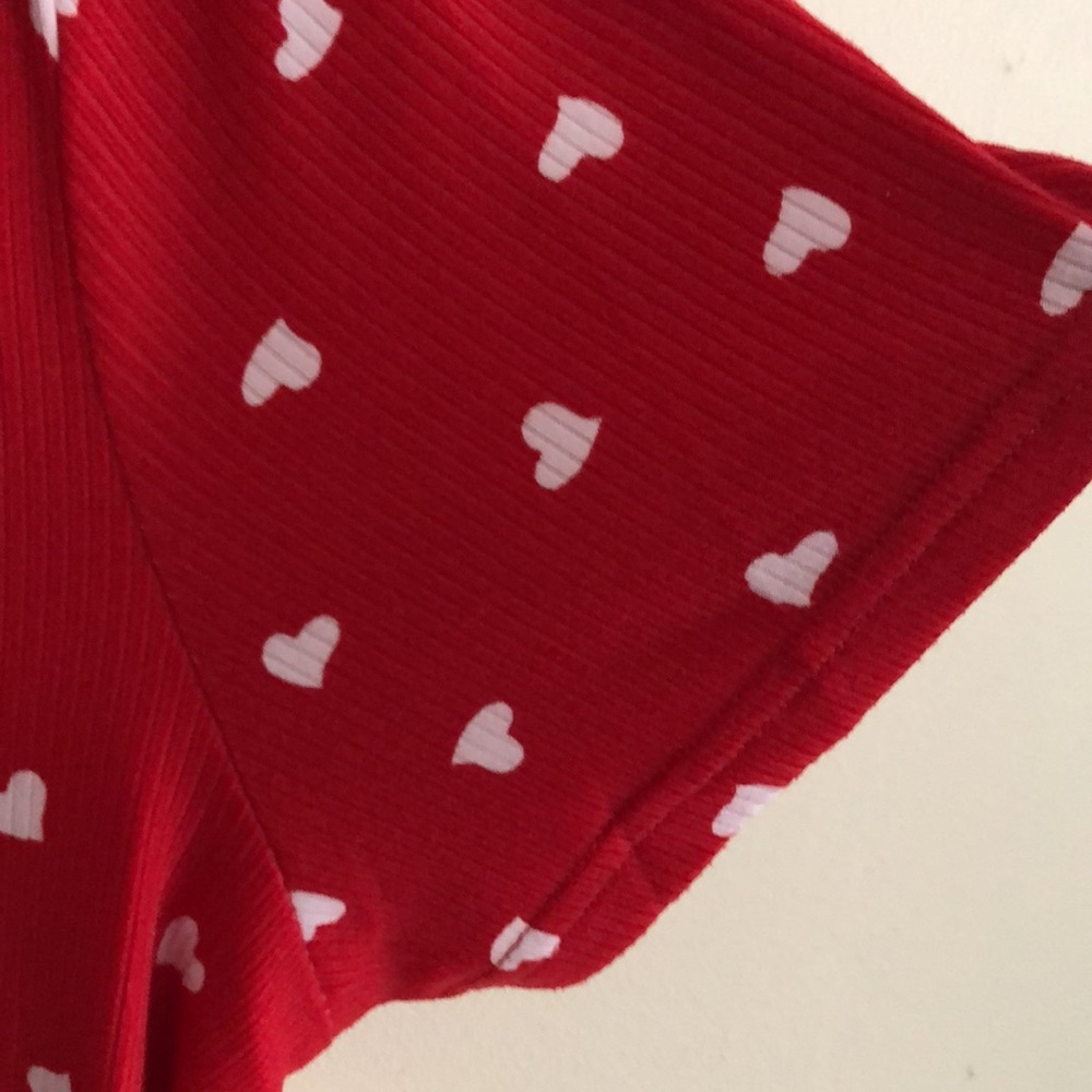 Free Kisses Red and White Heart Top SIZE 1X - Picture 5 of 9
